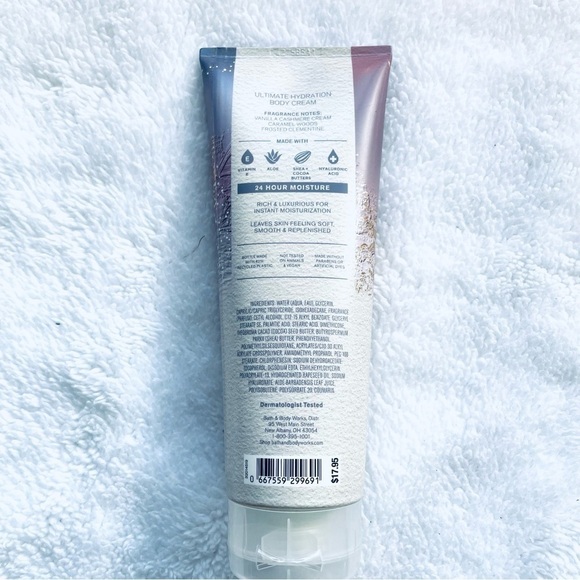 ❄️ NEW Bath & Body Works, Snowflakes & Cashmere Trio, Luxurious Body Care Set ❄️ - Picture 8 of 9